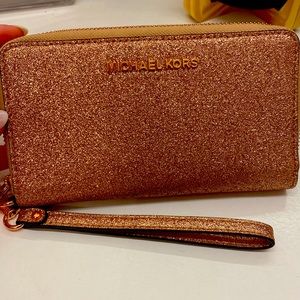Michael Kors rose 🌹 gold wristlet. Mint condition.